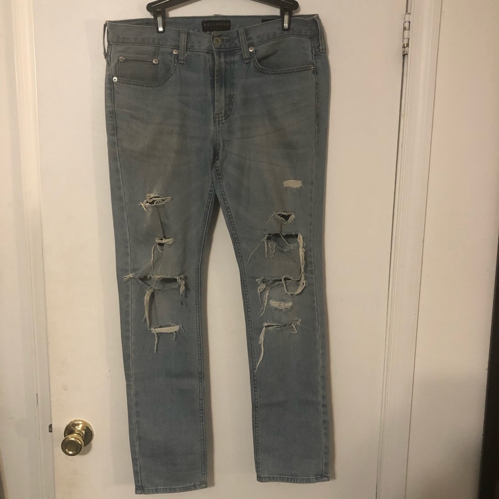 Men’s Bullhead, ripped Jean. Size 30/30.